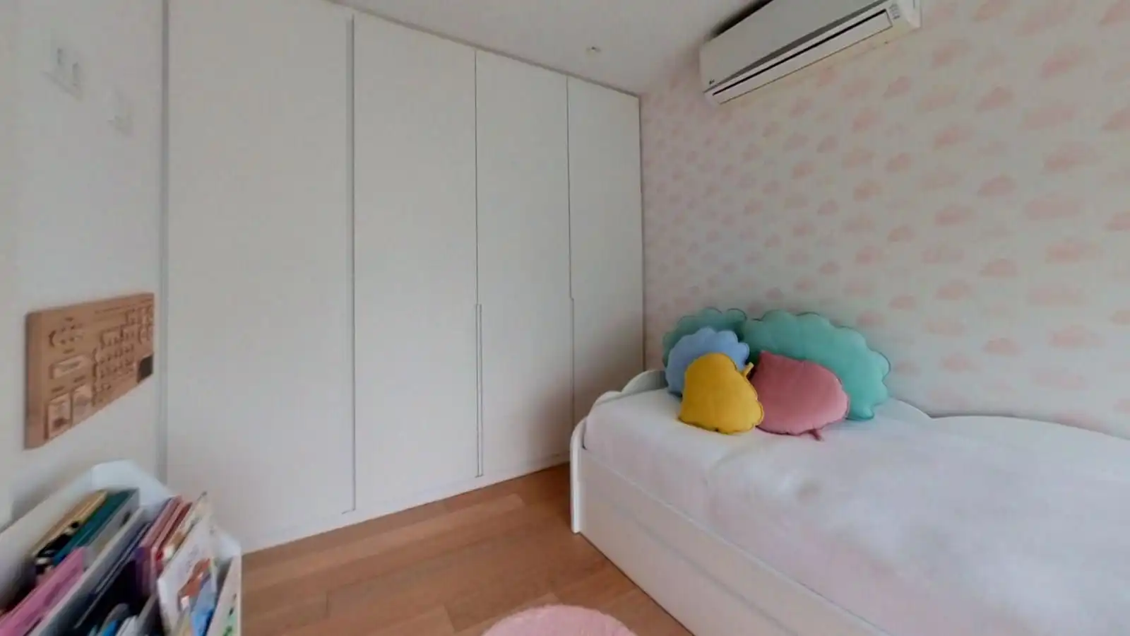 Bedroom of Flat for sale in Santiago de Compostela   with Air Conditioner, Heating and Terrace