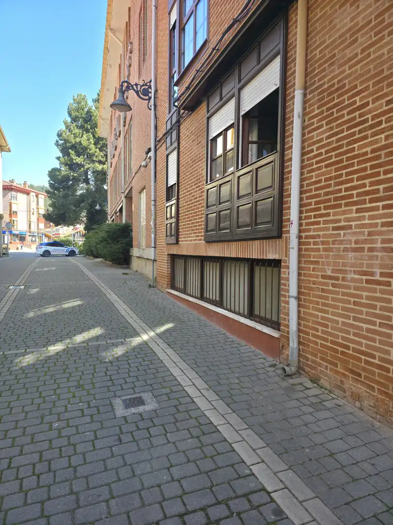 Vista exterior de Pis en venda en Aguilar de Campoo amb Calefacció, Parquet i Traster