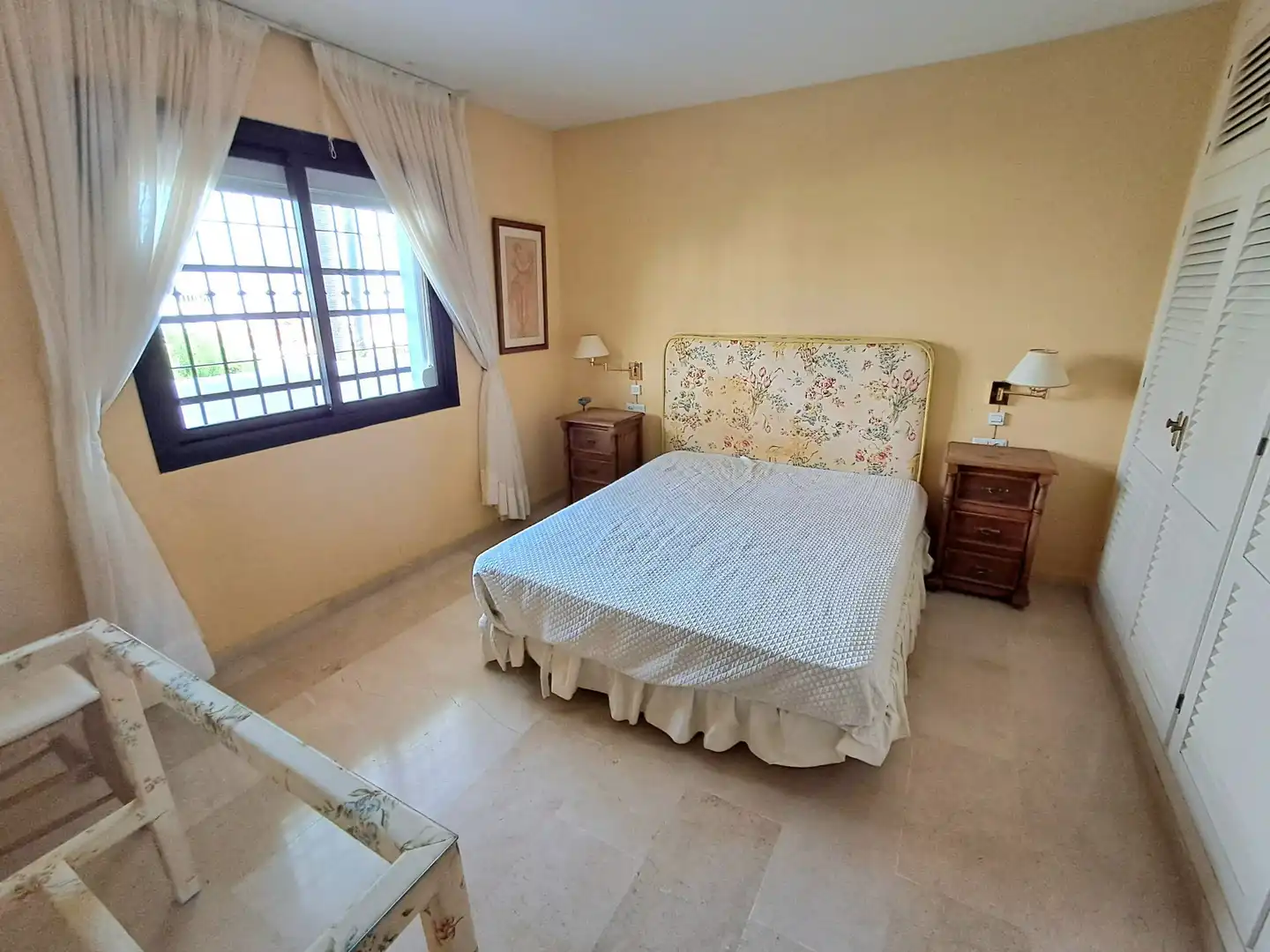 Dormitori de Apartament en venda en Benalmádena amb Terrassa i Piscina comunitària