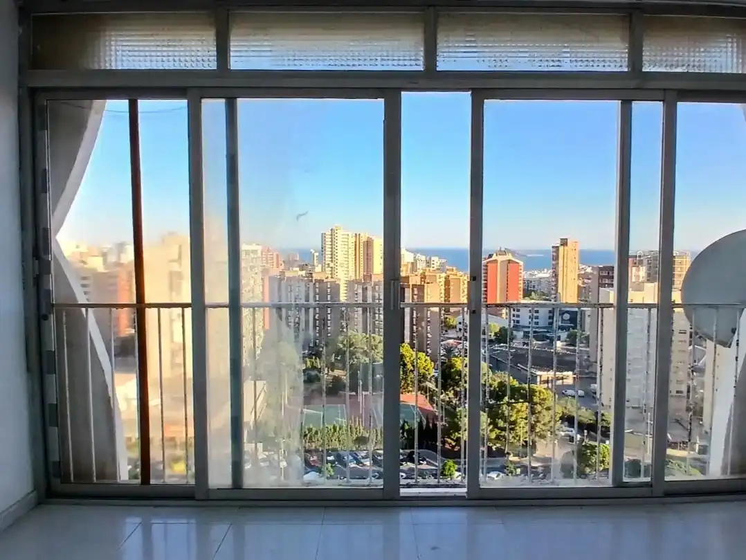 Vista exterior de Apartament en venda en Benidorm amb Piscina