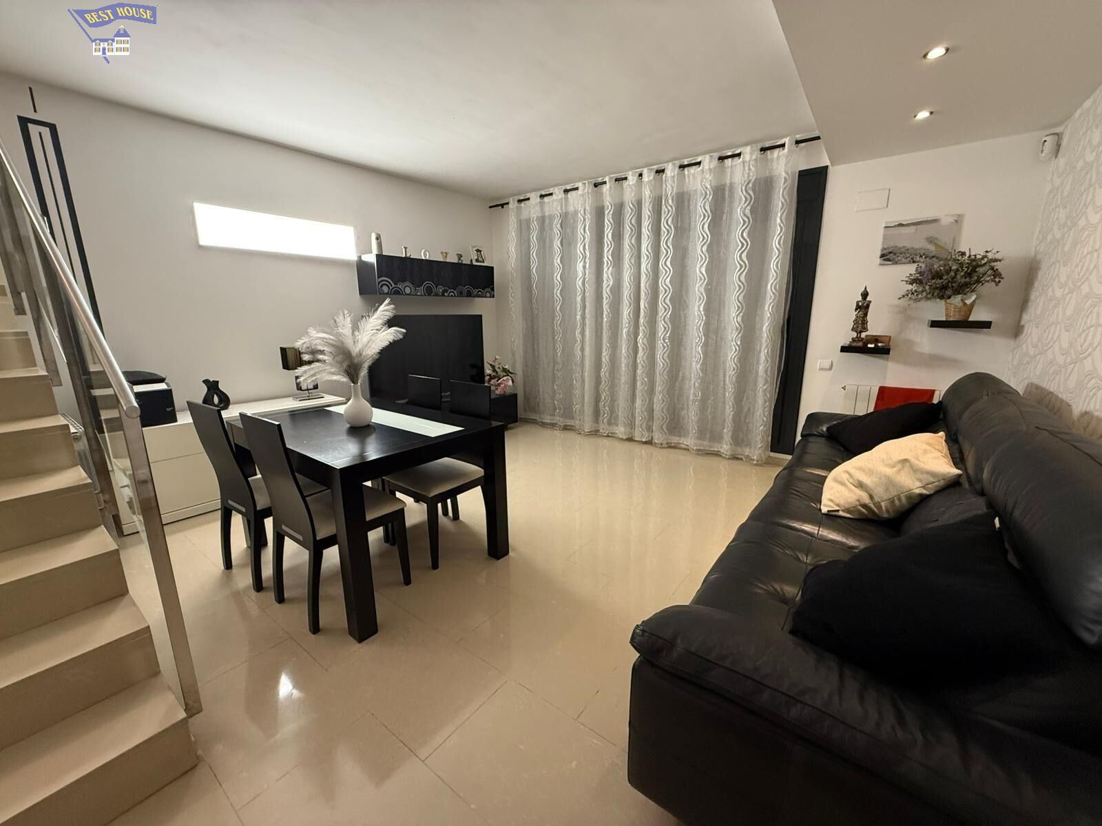 Living room of House or chalet for sale in Santa Perpètua de Mogoda  with Air Conditioner, Heating and Private garden