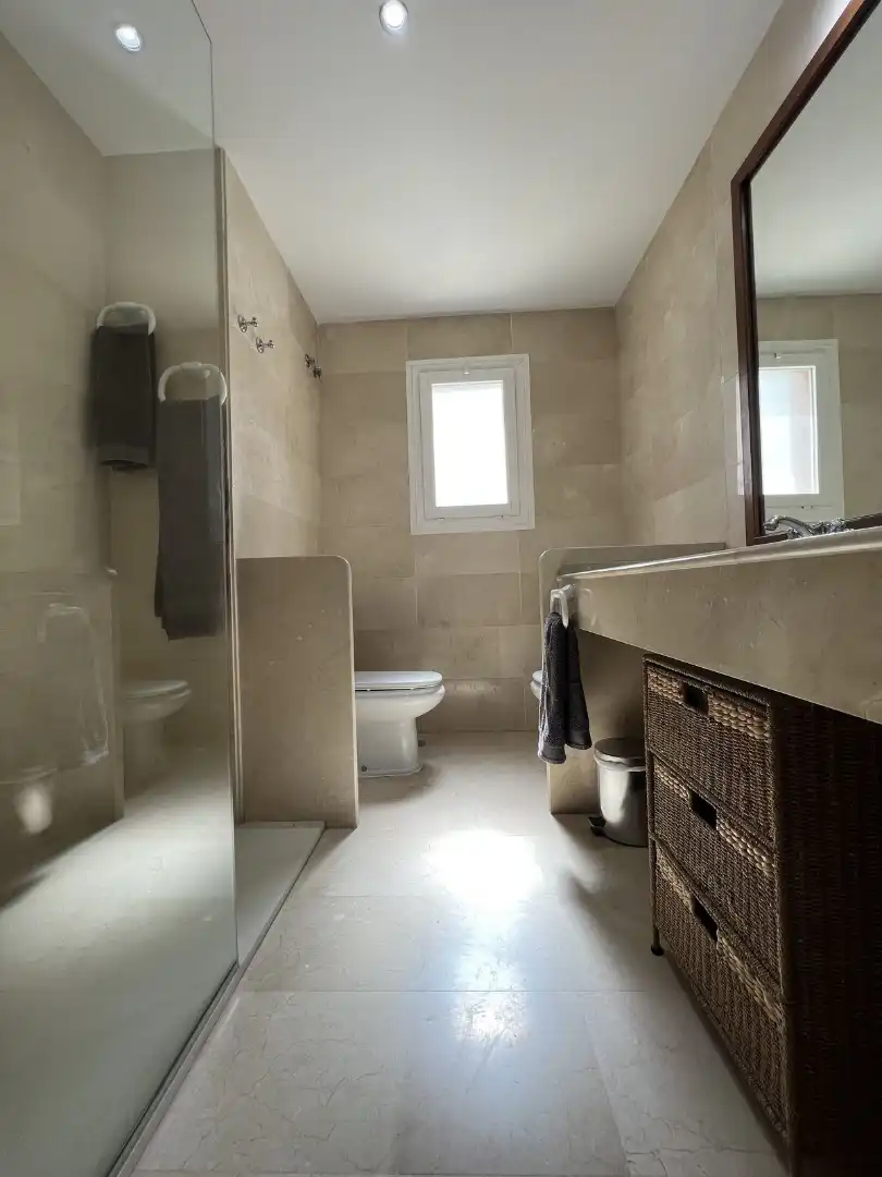 Baño de Piso en venta en Marbella con Terraza, Trastero y Amueblado