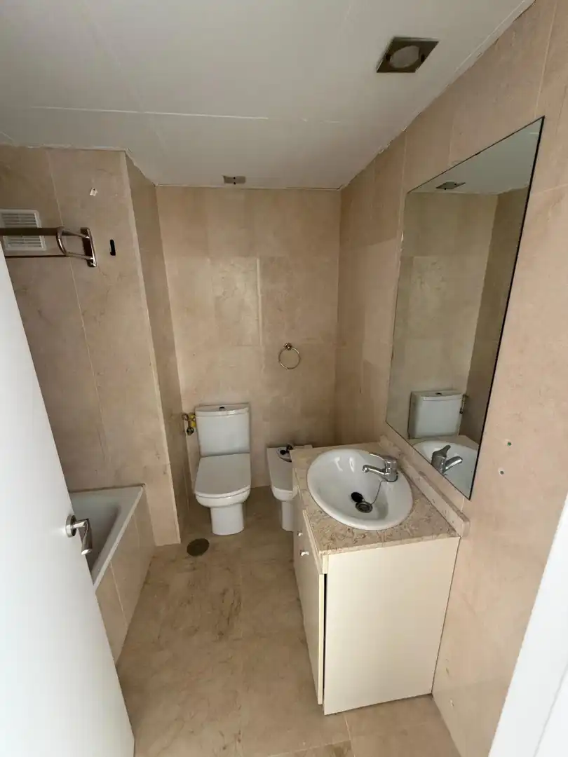 Badezimmer von Wohnungen zum Verkauf in Benalmádena mit Klimaanlage, Heizung und Terrasse