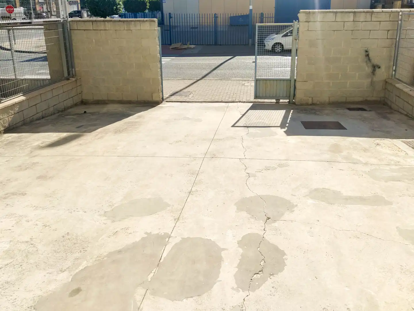 Parkplatz von Fabrikhallen zur Miete in Málaga