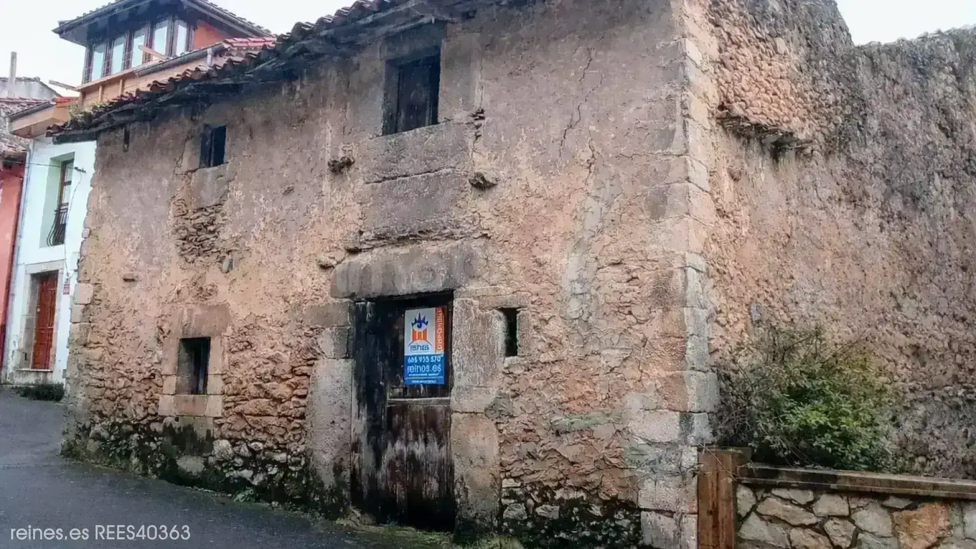 Außenansicht von Haus oder Chalet zum Verkauf in Ribadedeva mit Privatgarten