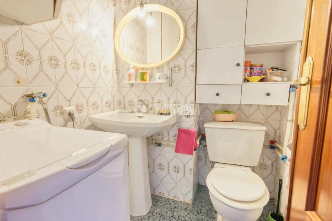 Bathroom of Flat for sale in Salamanca  with Heating and Balcony