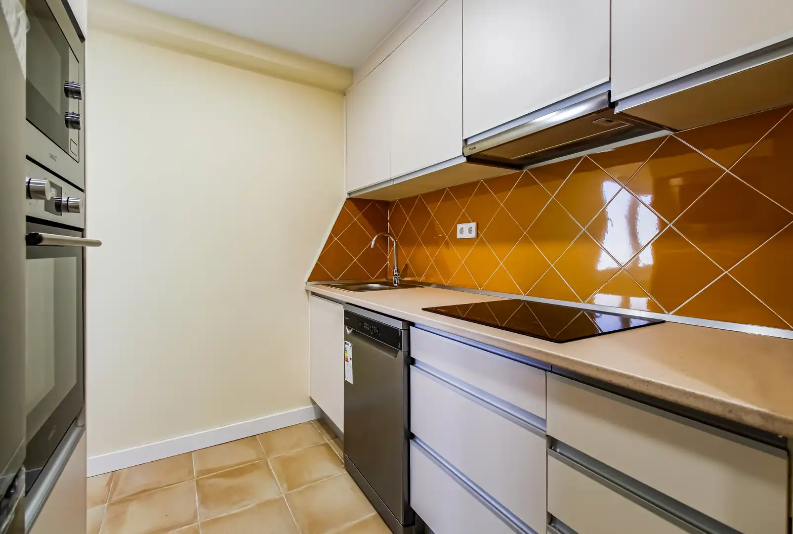 Kitchen of Flat for rent in Madrid  with Air Conditioner, Heating and Storage room