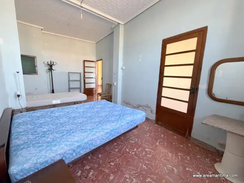 Habitación de Casa adosada en venta en Valencia con Trastero y Alarma
