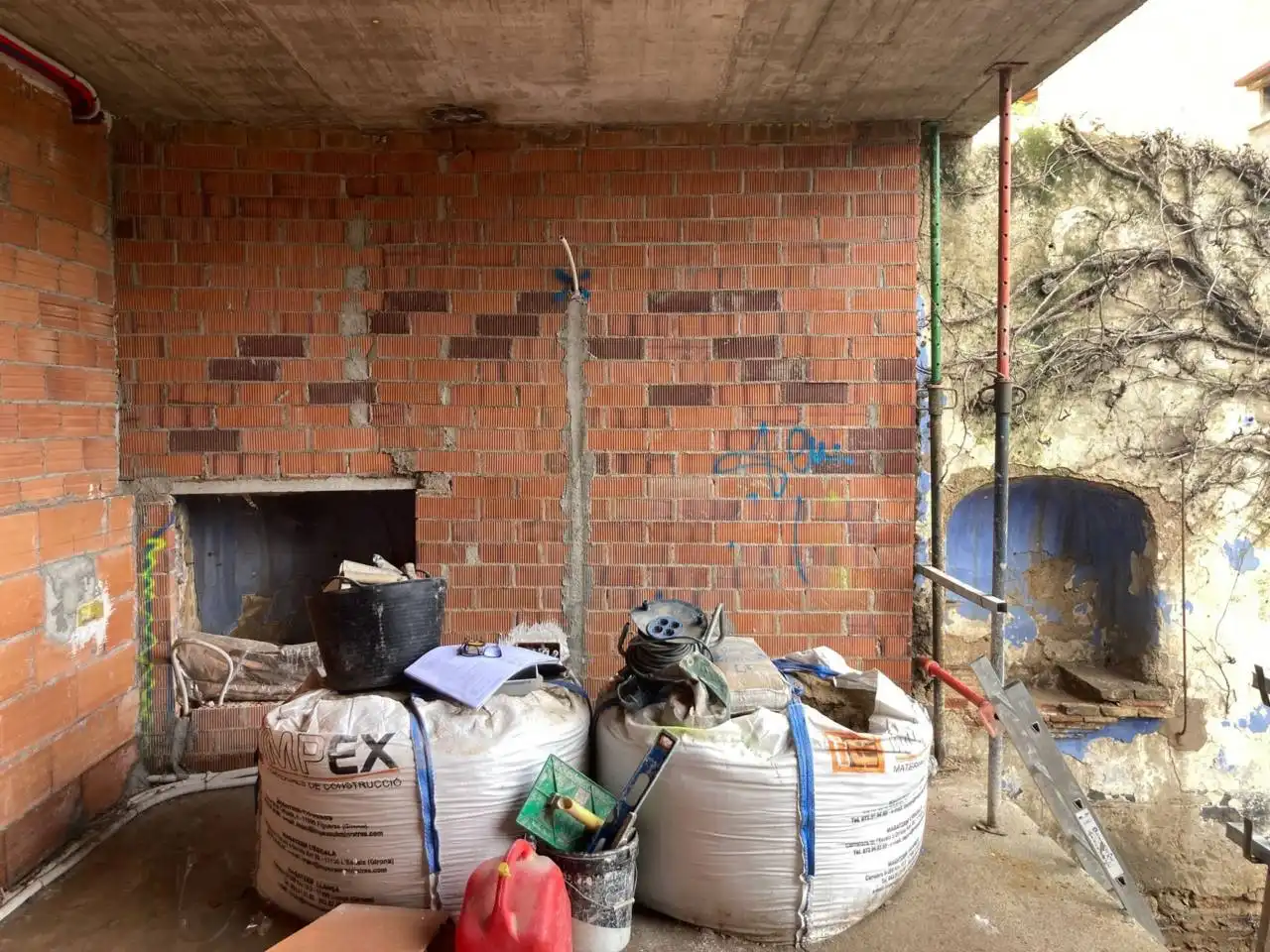 Einfamilien-Reihenhaus zum Verkauf in Ventalló mit Klimaanlage, Heizung und Privatgarten