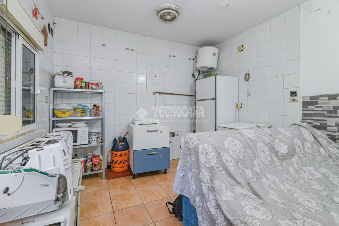 Kitchen of Single-family semi-detached for sale in  Granada Capital