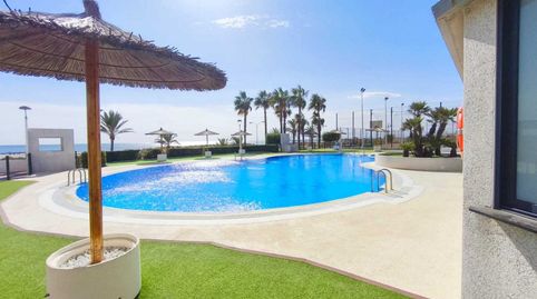 Se vende amplio y luminoso apartamento en el prestigioso Edificio Espacio II, situado en primera línea de playa en Cullera.br La v