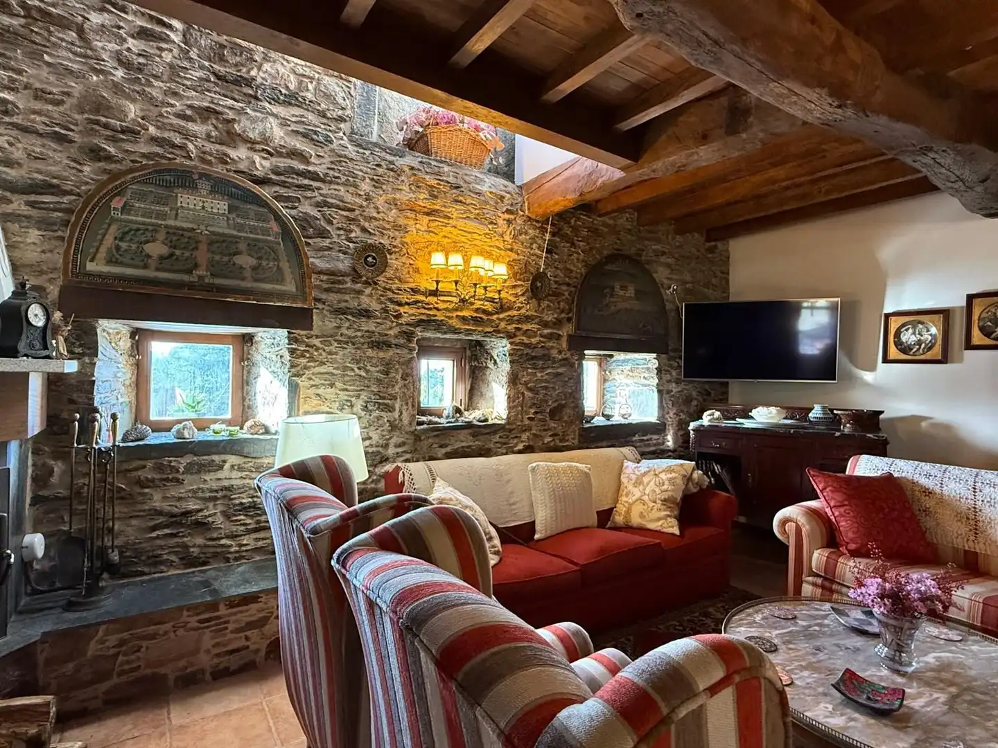 Sala de estar de Finca rústica en venta en Monfero con Calefacción, Jardín privado y Amueblado