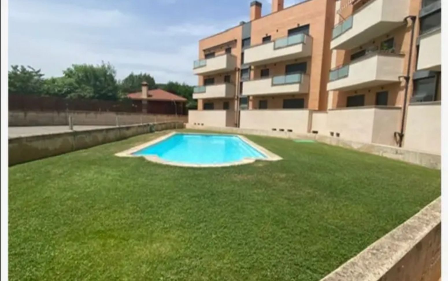 Swimming pool of Flat for sale in Medrano