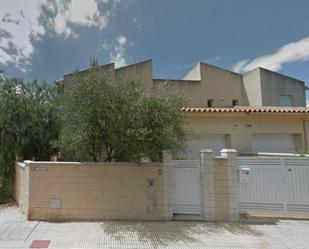 Vista exterior de Pis en venda en La Riera de Gaià amb Jardí privat i Piscina comunitària