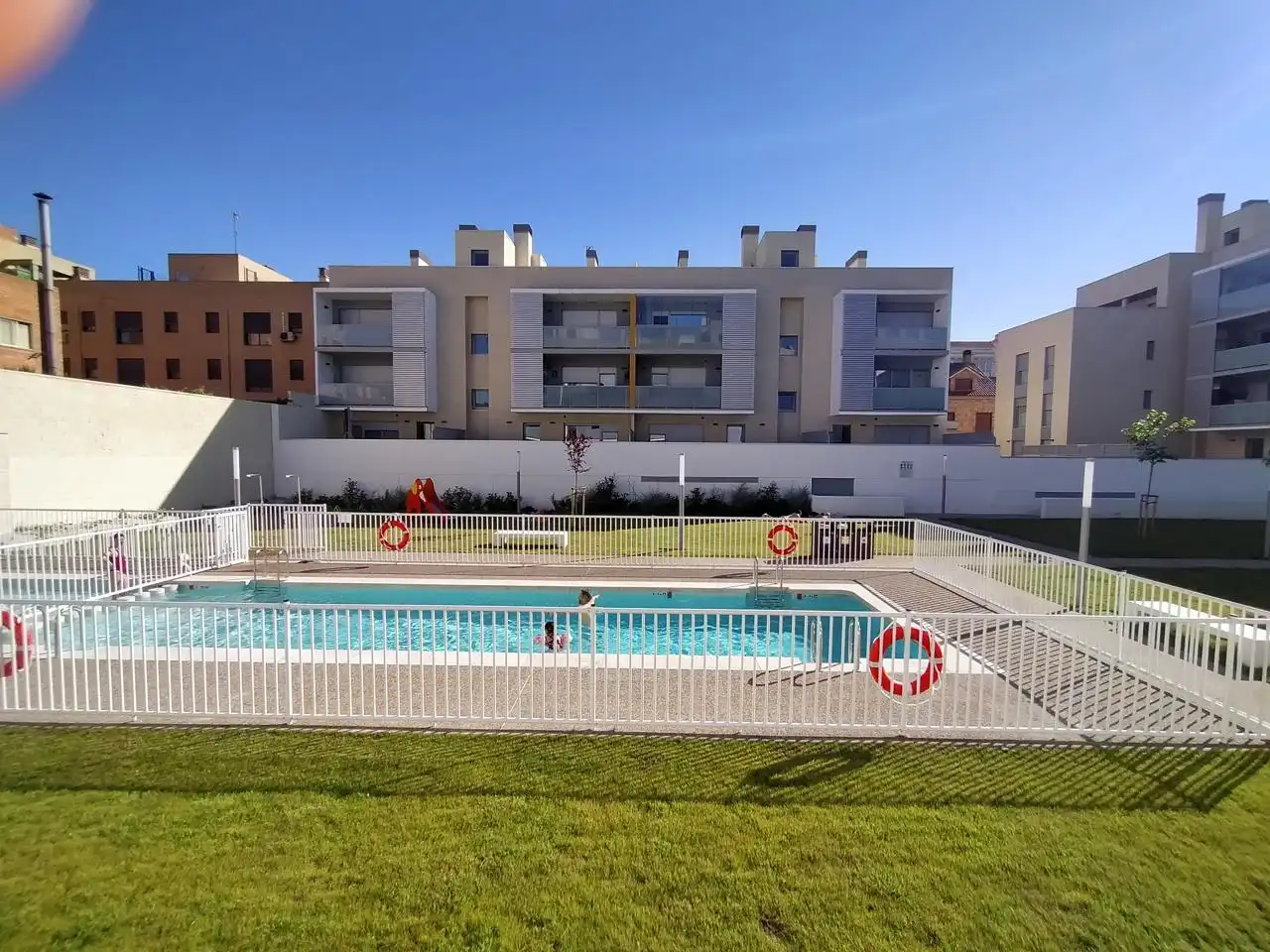 Schwimmbecken von Wohnung zum Verkauf in Zaragoza mit Klimaanlage, Heizung und Terrasse