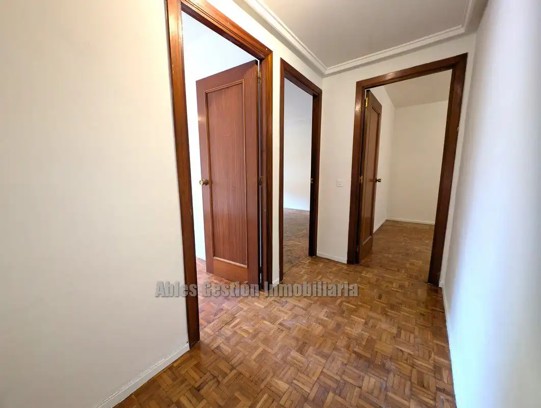 Habitación de Piso en venta en Oviedo  con Calefacción, Parquet y Terraza