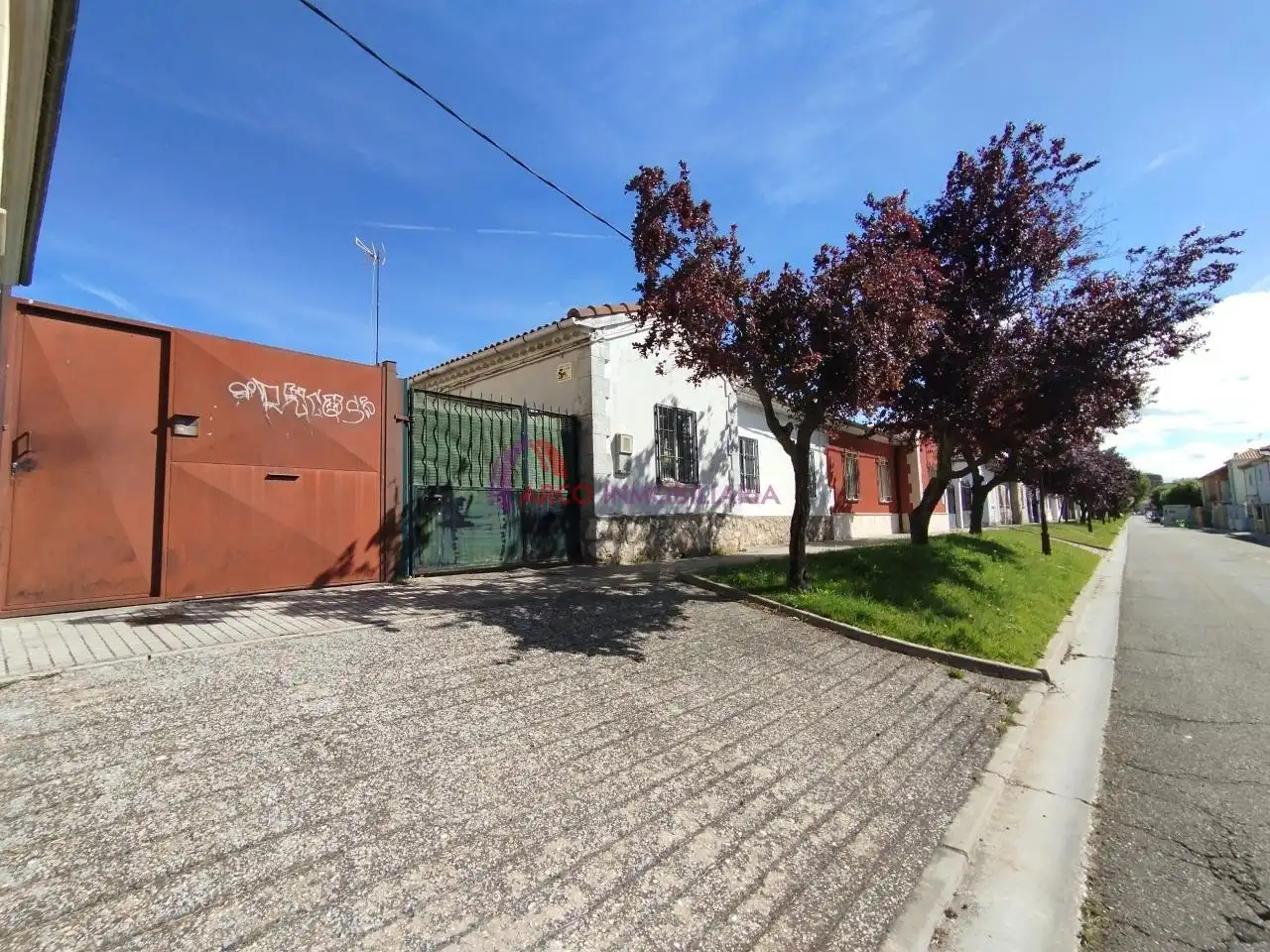 Vista exterior de Casa adosada en venta en Burgos con Calefacción