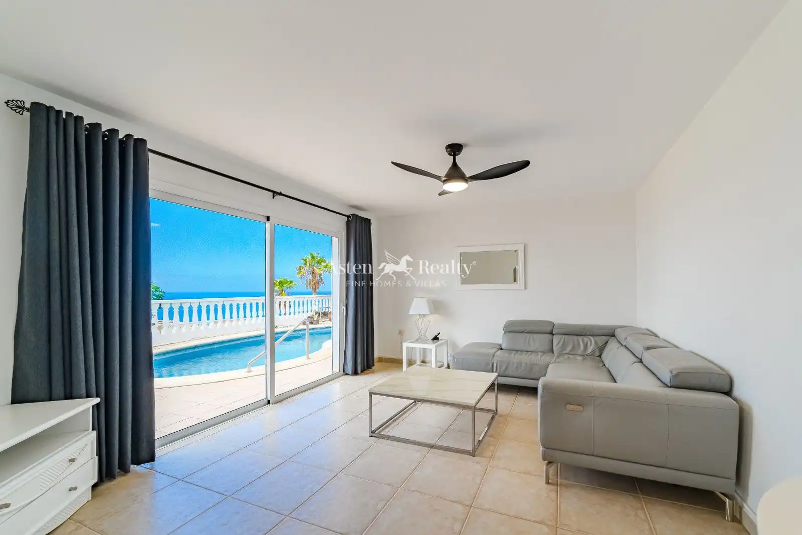 Sala de estar de Casa o chalet en venta en Santiago del Teide con Terraza, Piscina y Amueblado