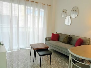Appartement compact avec balcon à louer à Calle Daoiz