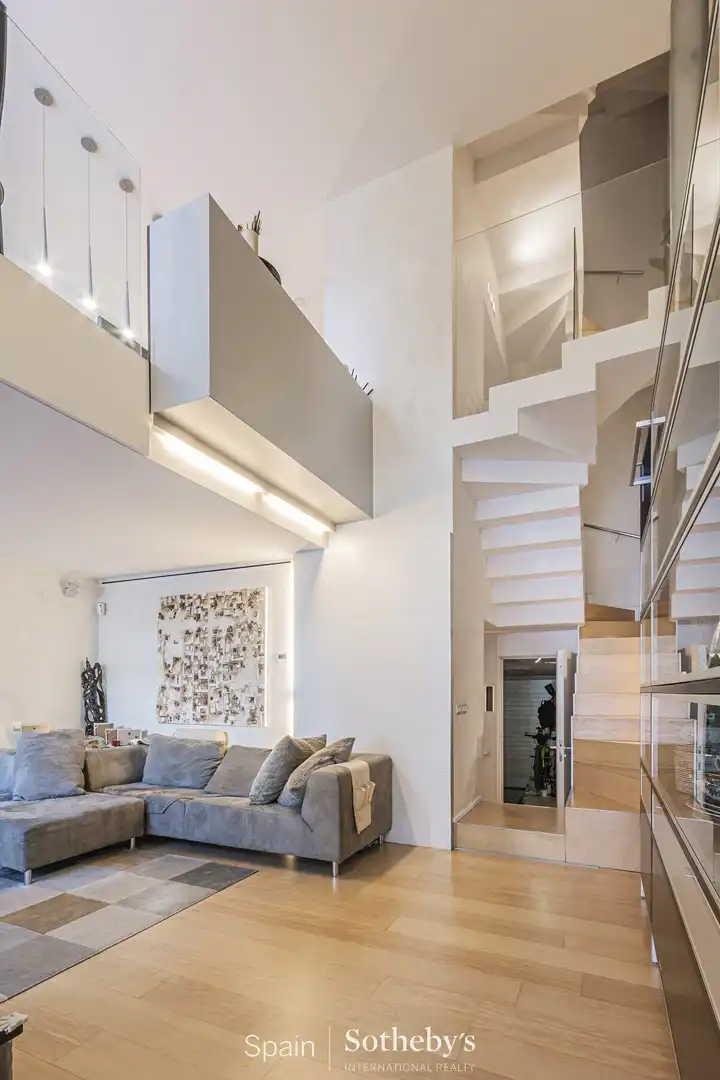 Sala d'estar de Casa o xalet en venda en Barcelona amb Aire condicionat, Jardí privat i Terrassa