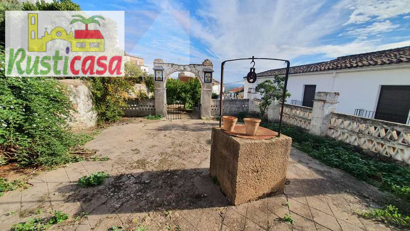 Vista exterior de Casa o xalet en venda en Baños de la Encina amb Jardí privat