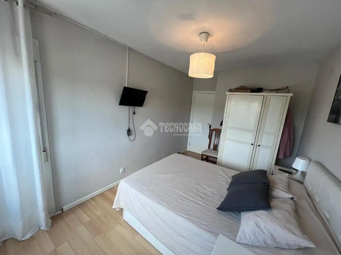 Bedroom of Flat for sale in Zaragoza  with Heating, Terrace and Furnished