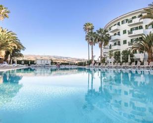 Piscina de Pis de lloguer en San Bartolomé de Tirajana amb Aire condicionat, Terrassa i Balcó