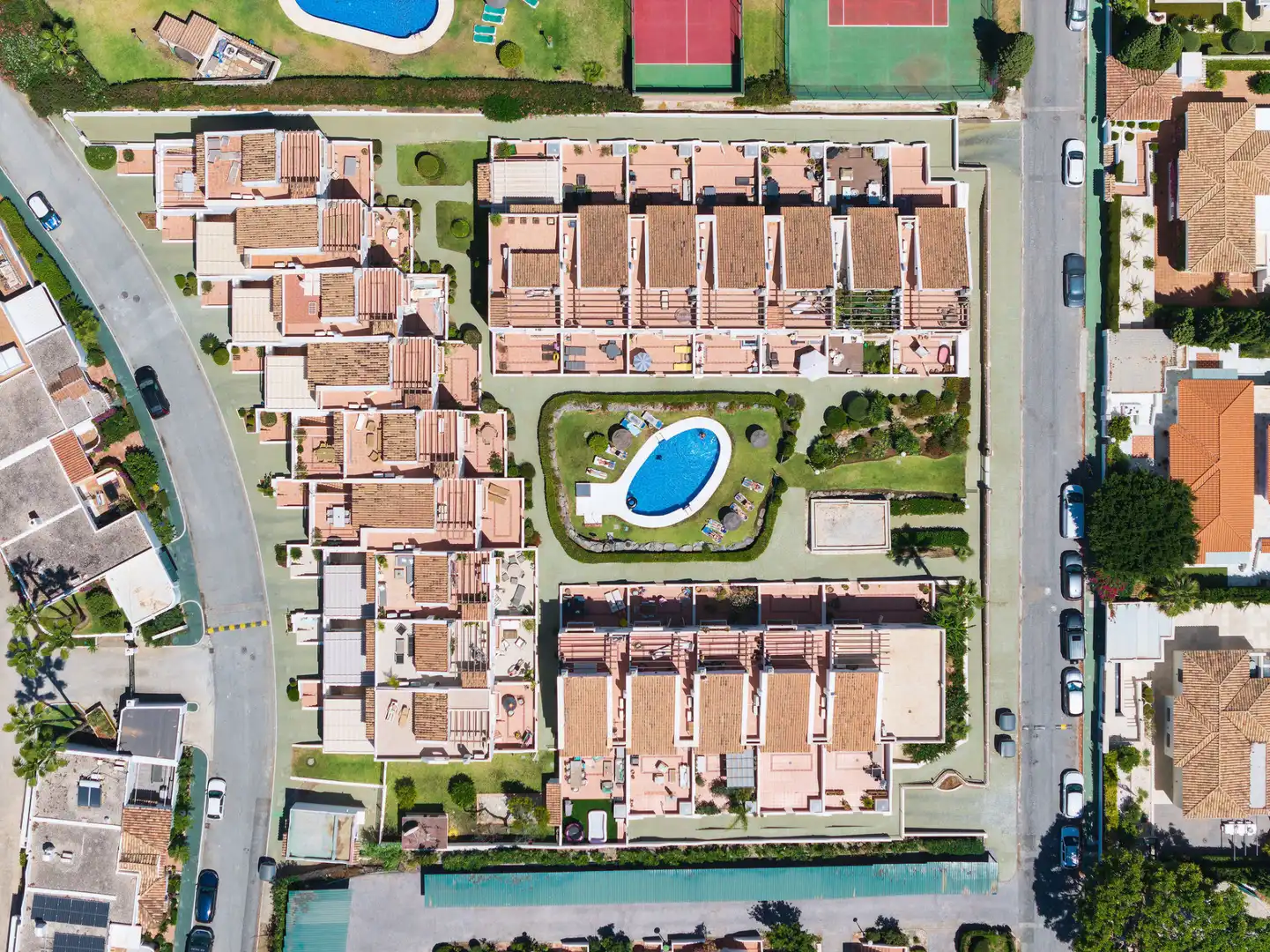 Vista exterior de Casa adosada en venta en Marbella con Aire acondicionado, Terraza y Piscina