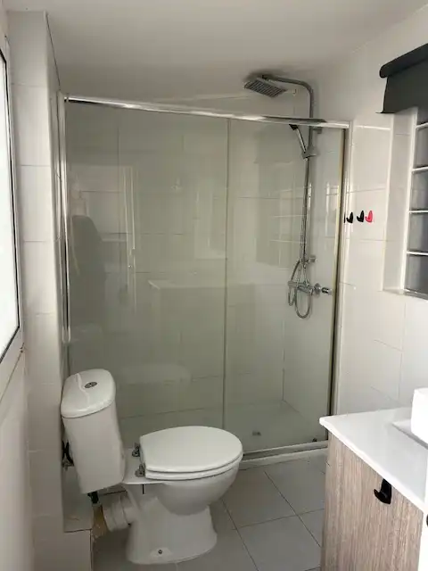 Bathroom of Flat for sale in Barcelona  with Washing machine, Balcony and Alarm