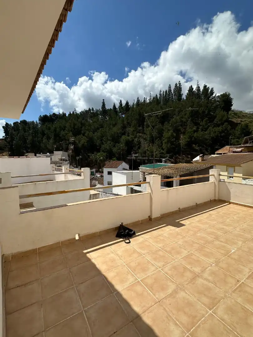 Vista exterior de Casa o chalet en venta en Benamocarra con Terraza y Amueblado