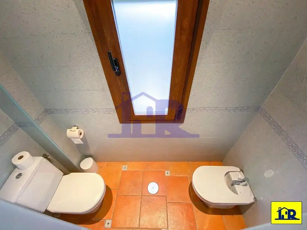 Bathroom of Houses for sale in Arcas del Villar  with Air Conditioner, Heating and Terrace