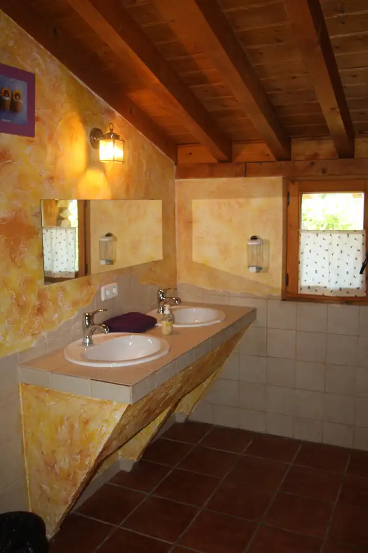 Baño de Finca rústica en venta en San Roque de Riomiera con Jardín privado