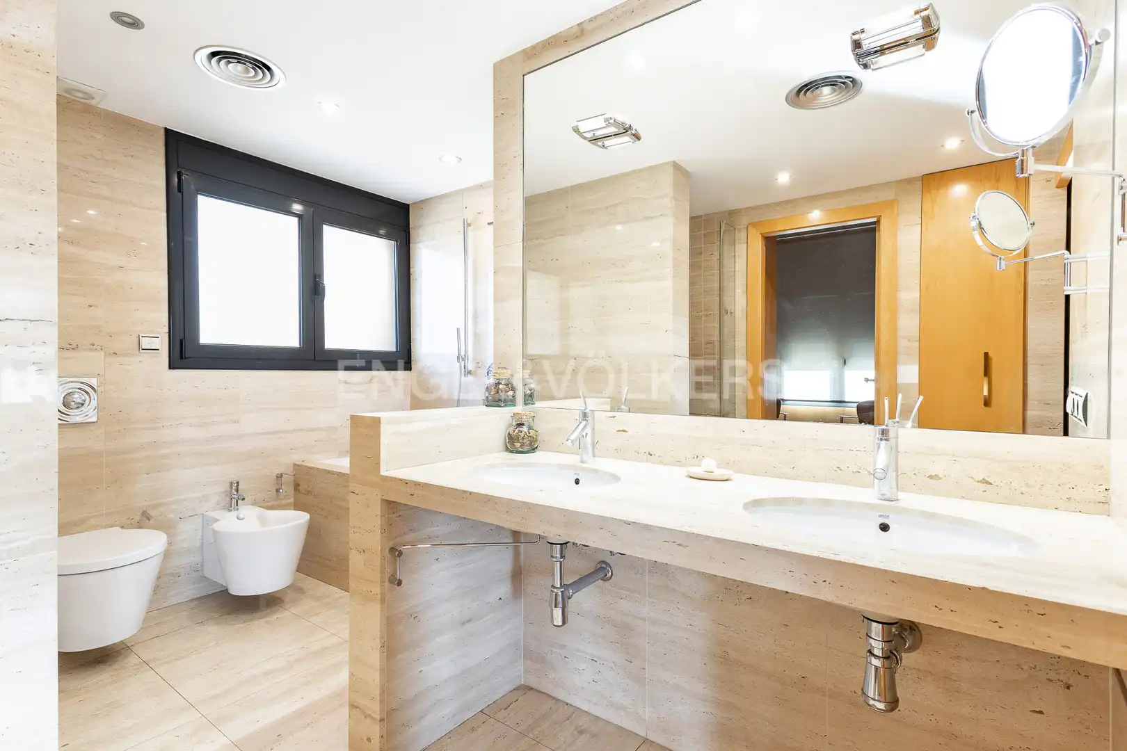 Baño de Casa o chalet en venta en Canovelles con Aire acondicionado, Calefacción y Jardín privado