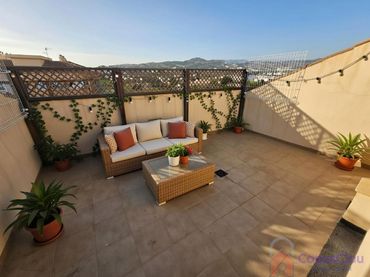 Penthouse with balcony for sale in Oeste