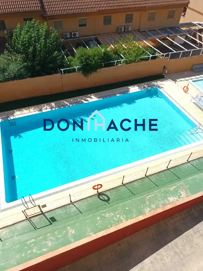 Swimming pool of Flat for sale in Mérida  with Air Conditioner, Parquet flooring and Terrace