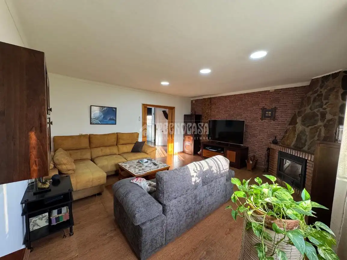 Wohnzimmer von Country house zum Verkauf in Badajoz mit Klimaanlage, Privatgarten und Terrasse