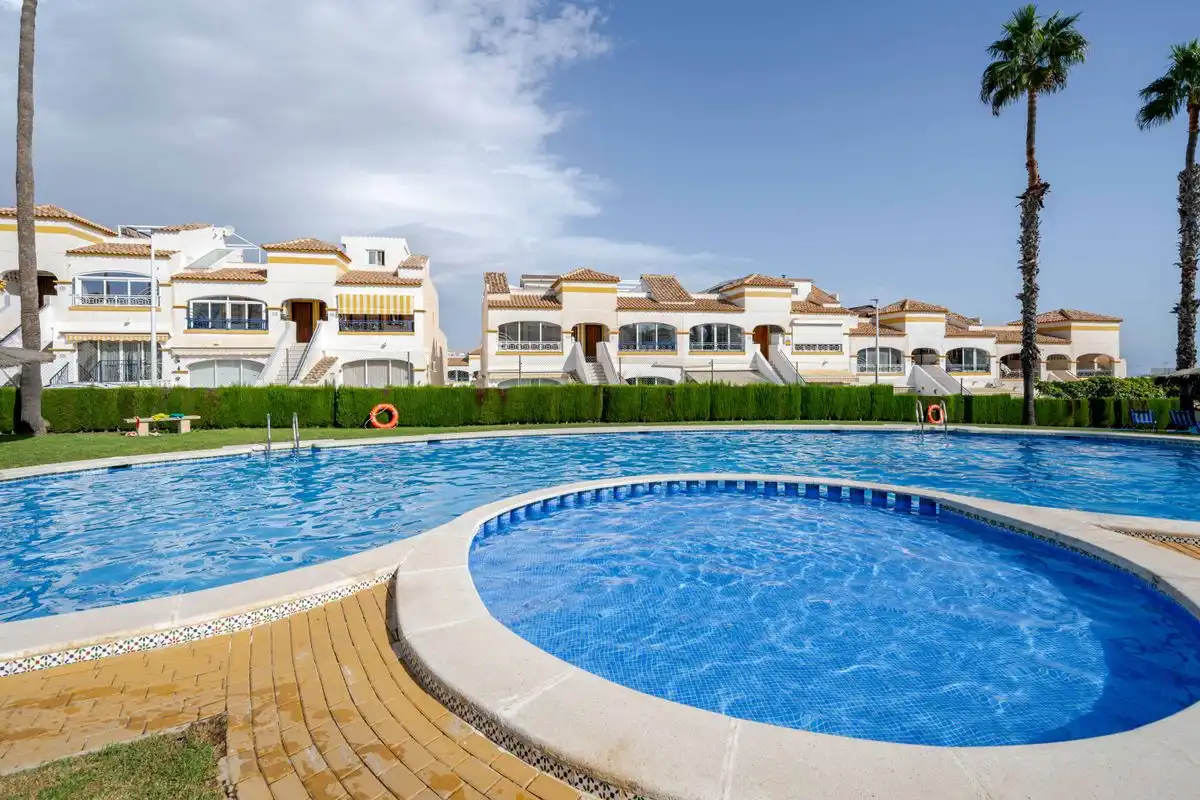 Schwimmbecken von Erdgeschoss zum Verkauf in Santa Pola mit Heizung, Privatgarten und Terrasse