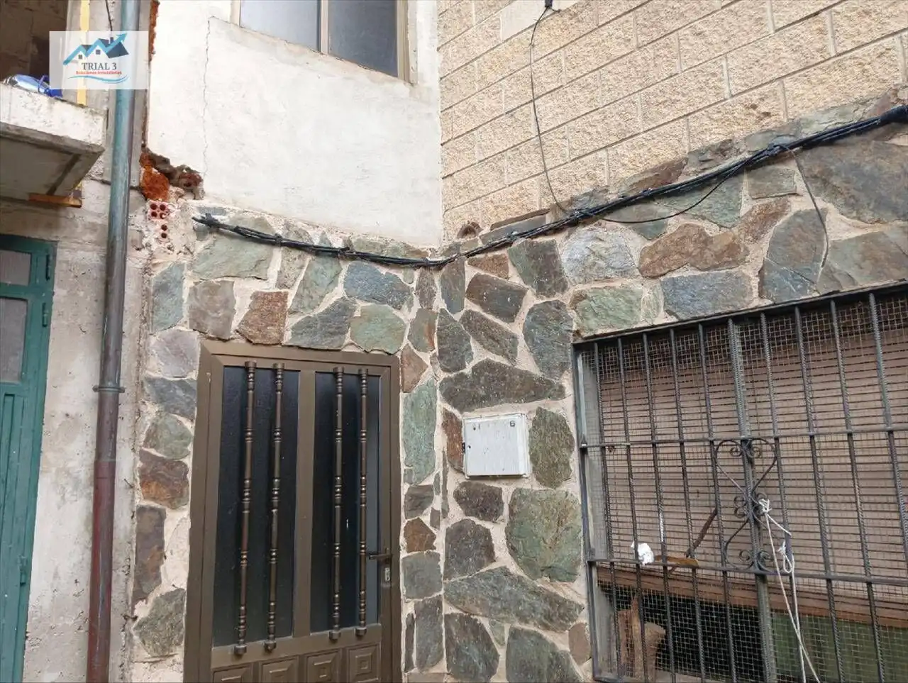 Vista exterior de Piso en venta en Canales de la Sierra