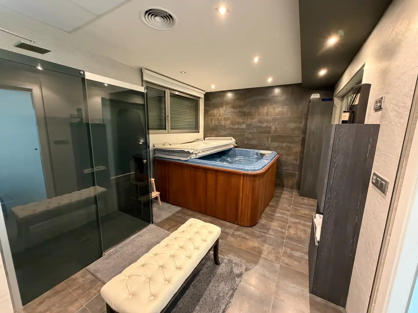 Bathroom of Detached homes for sale in Sagunto / Sagunt  with Air Conditioner, Terrace and Furnished