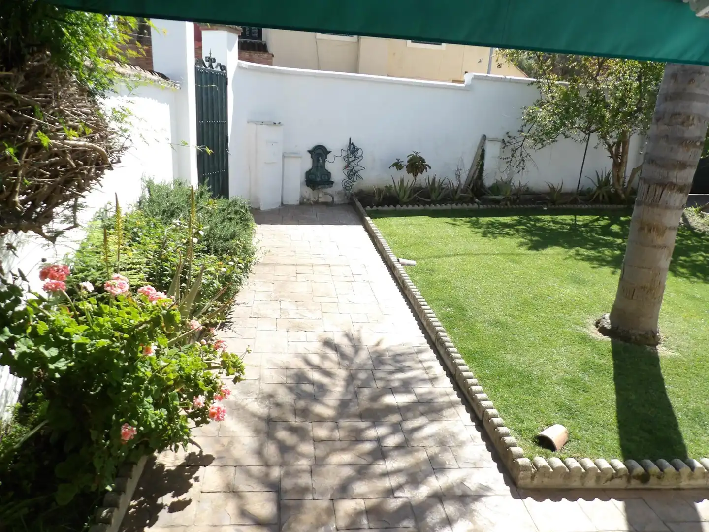 Garden of Houses for sale in Algeciras  with Air Conditioner, Private garden and Storage room