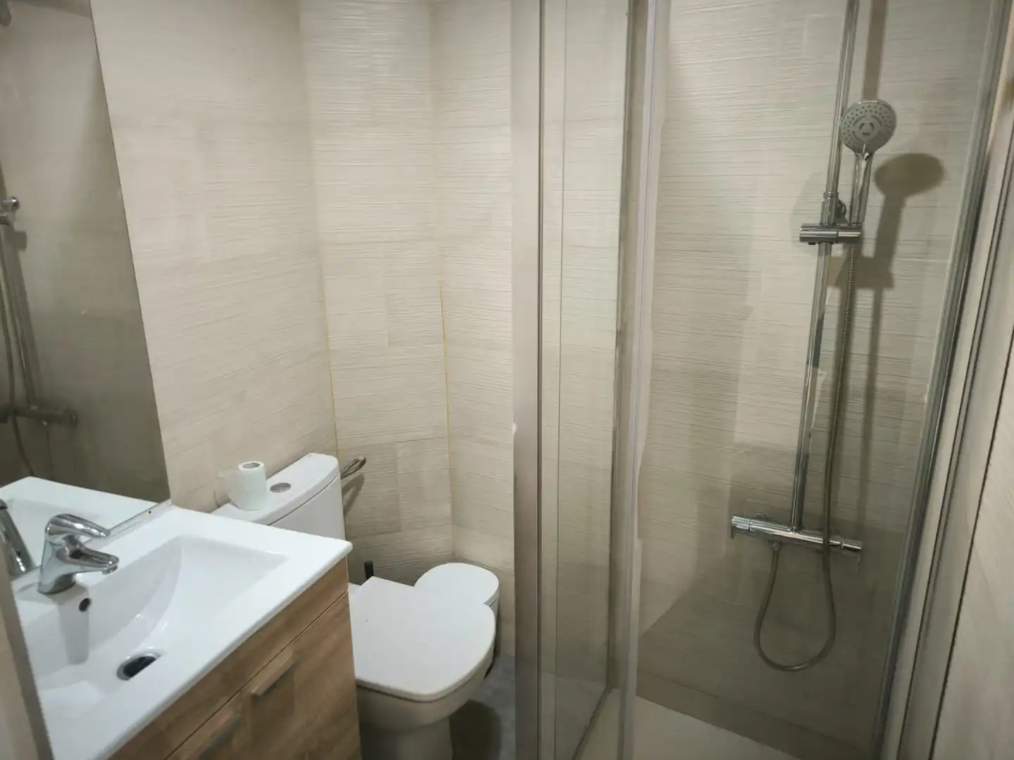 Bany de Dúplex de lloguer en Madrid amb Aire condicionat, Calefacció i Parquet