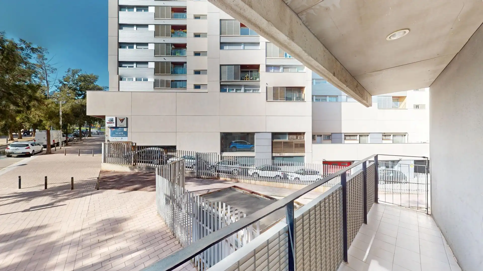 Außenansicht von Wohnung zum Verkauf in Barcelona mit Heizung und Balkon