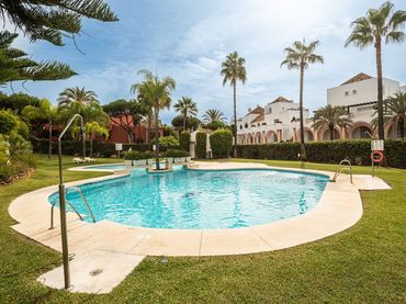 Penthouse with pool for sale in Elviria - Cabopino