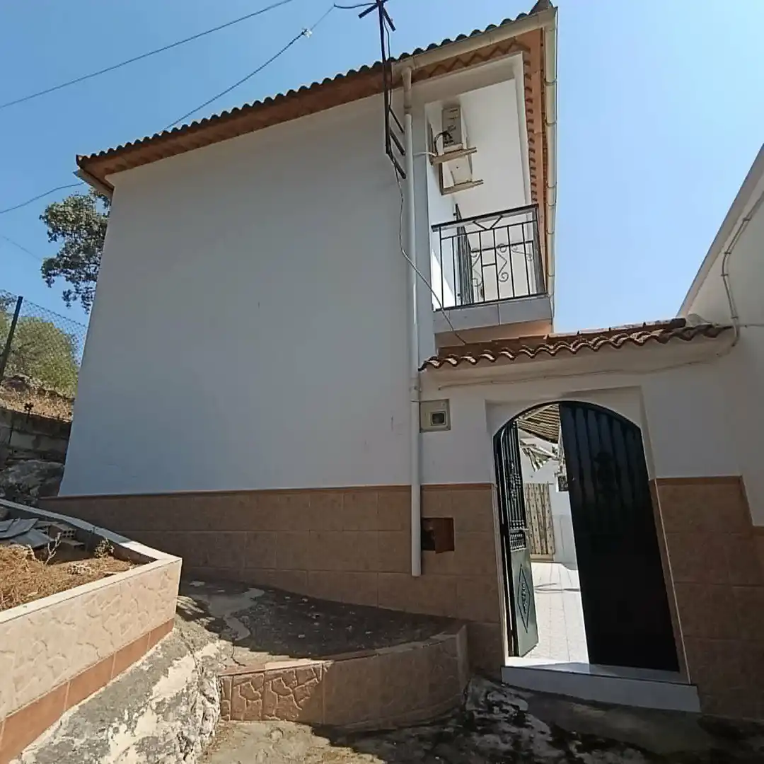 Vista exterior de Finca rústica en venta en Iznájar con Aire acondicionado, Calefacción y Jardín privado