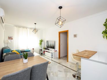 Piso con balcón en venta en Calle GONZALO DE BERCEO