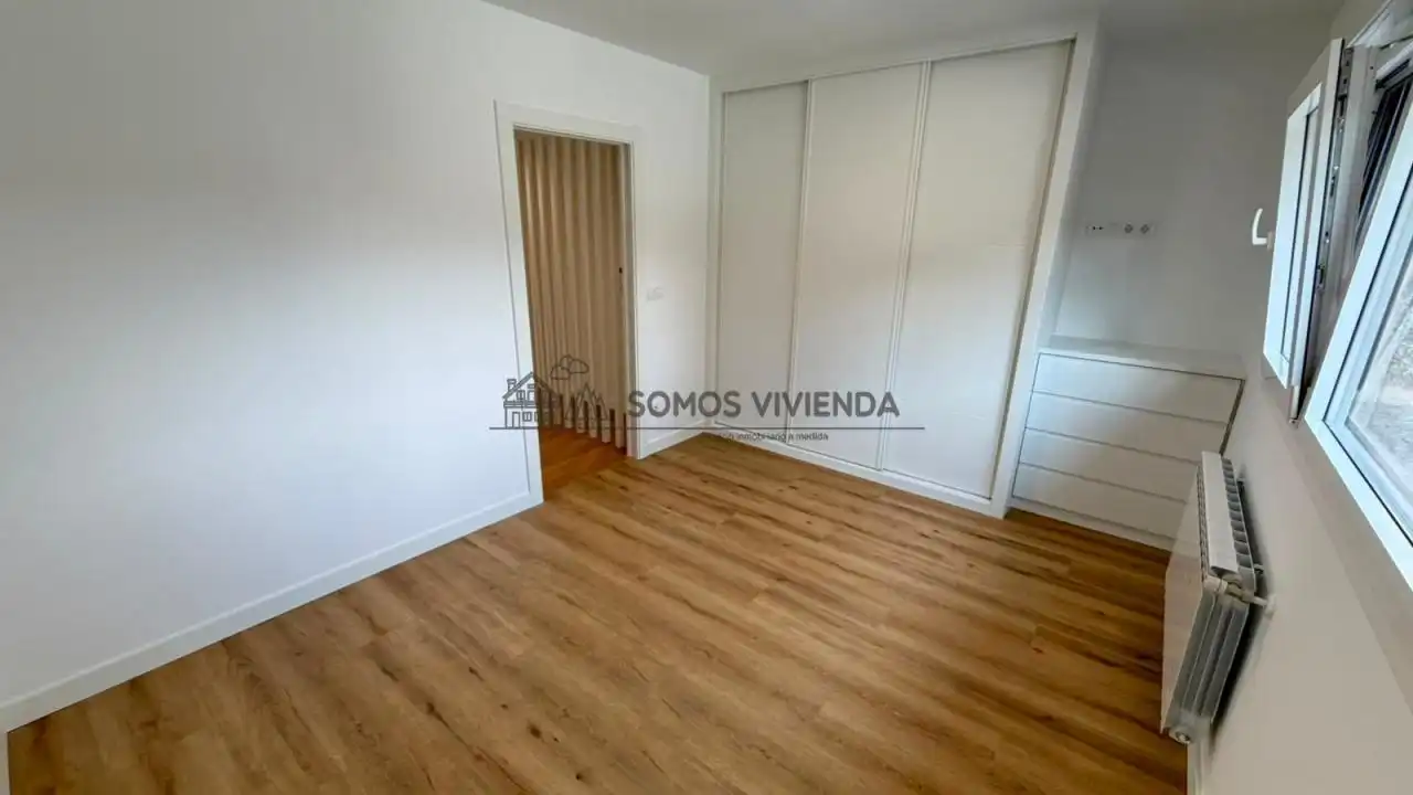 Dormitori de Apartament en venda en Ourense Capital  amb Calefacció i Terrassa