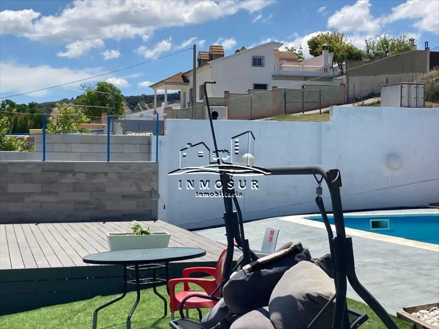 Vista exterior de Casa o xalet en venda en Lucena amb Piscina i Moblat