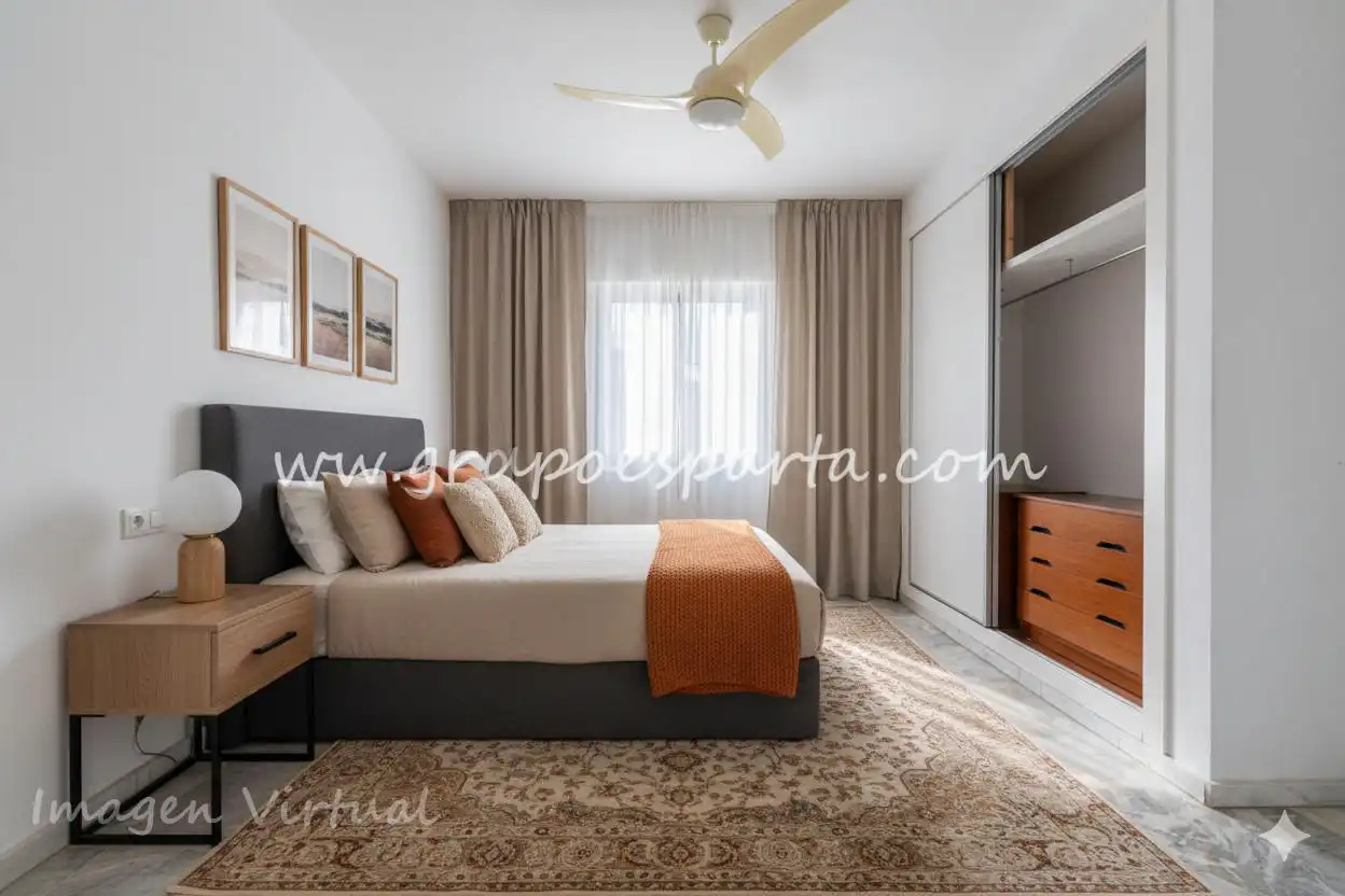 Bedroom of Flat for sale in Sevilla  with Air Conditioner and Balcony