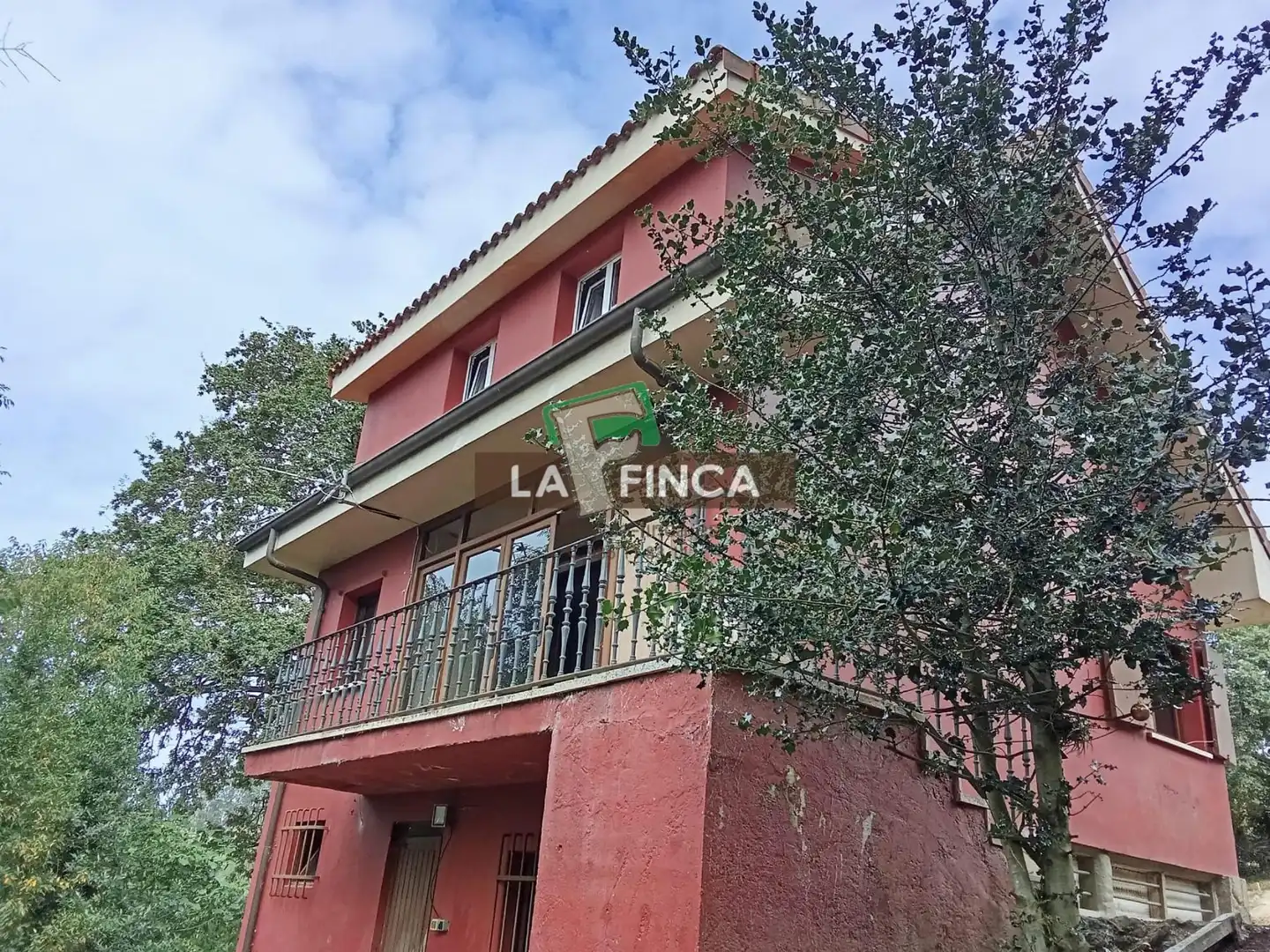 Vista exterior de Casa o chalet en venta en Noreña con Calefacción, Terraza y Trastero