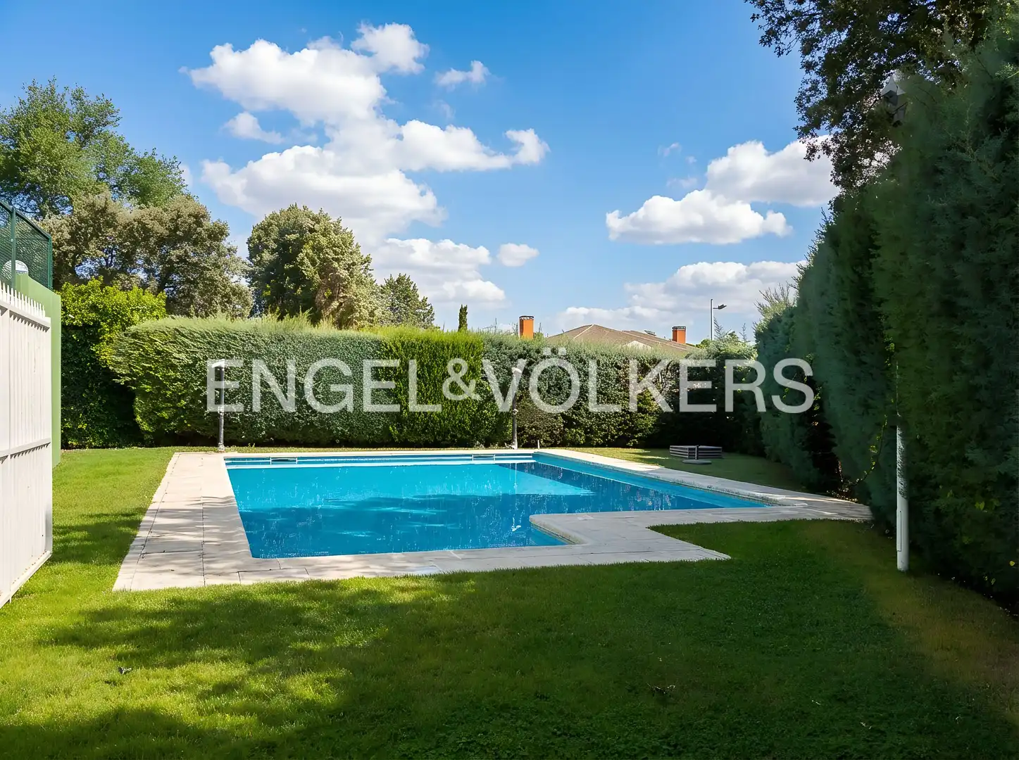 Piscina de Casa adosada de lloguer en Villanueva de la Cañada amb Calefacció, Jardí privat i Parquet